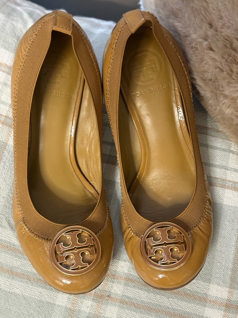 Tory Burch Camel Patent Logo Round-Toe Ballet wedges US 6.5